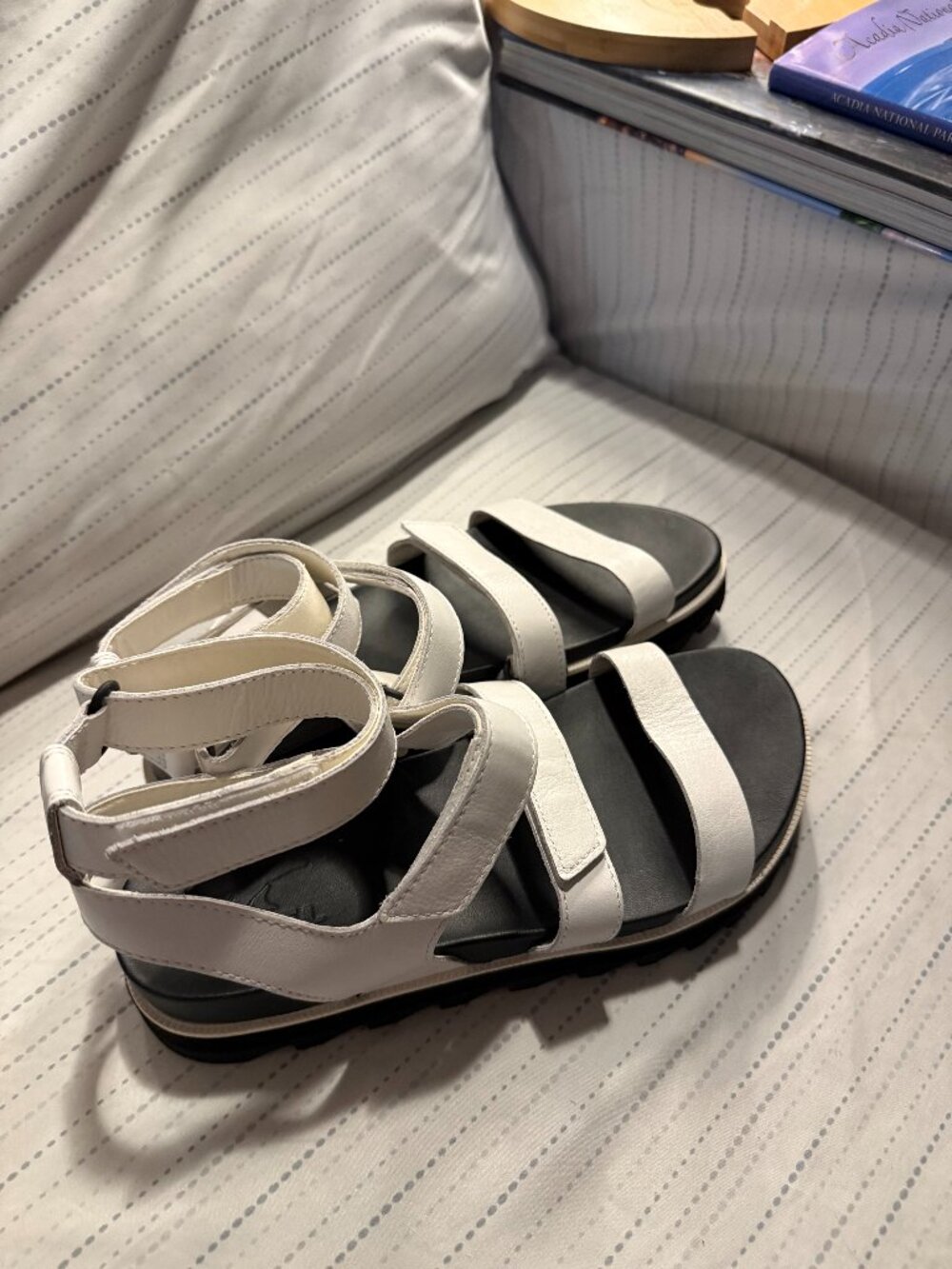 SOREL Roaming Multi Strap Flat Sandal Women's 7.5 White Leather Like New DISCONT - Picture 1 of 4